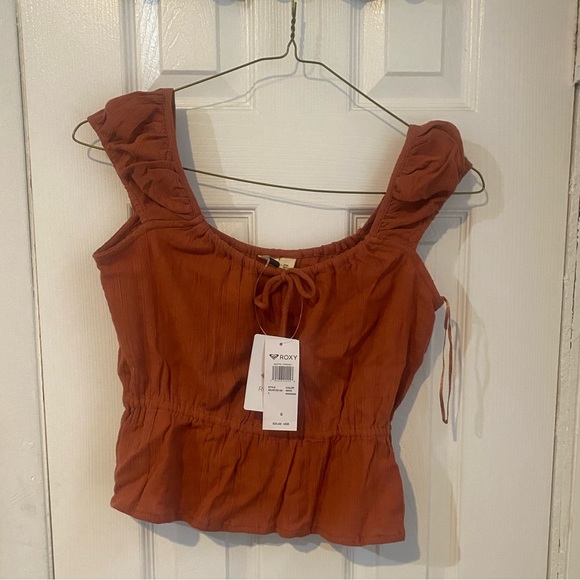 Roxy Tops - NWT Roxy Skipping Through Crinkle Fabric Top